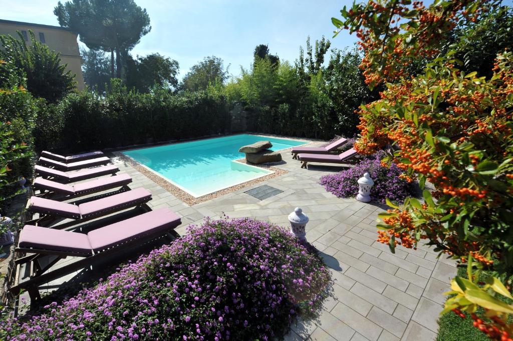 Villa Titina è una dimora riservata ed esclusiva, lontano dai ritmi frenetici e dalle strutture impersonali.